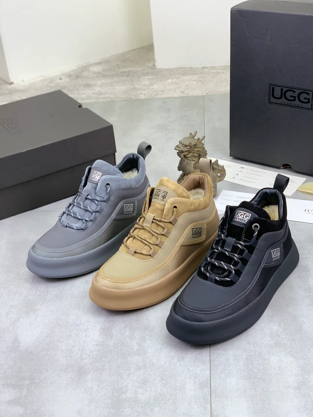 Men's shoes 💰P640 New arrival 🆕🆕🆕 New IUGGI men's shoes. Real cowhide on the outside. Australian wool on the inside. Lightweight and easy to put on. The brand logo has a high-end feel. Men's style! Men's style! Retro outdoor shoes are rarely seen on the market. They look great on the feet. Mainly because they are so stylish. Color: black, gray, maroon. Size: 39-44 999-20